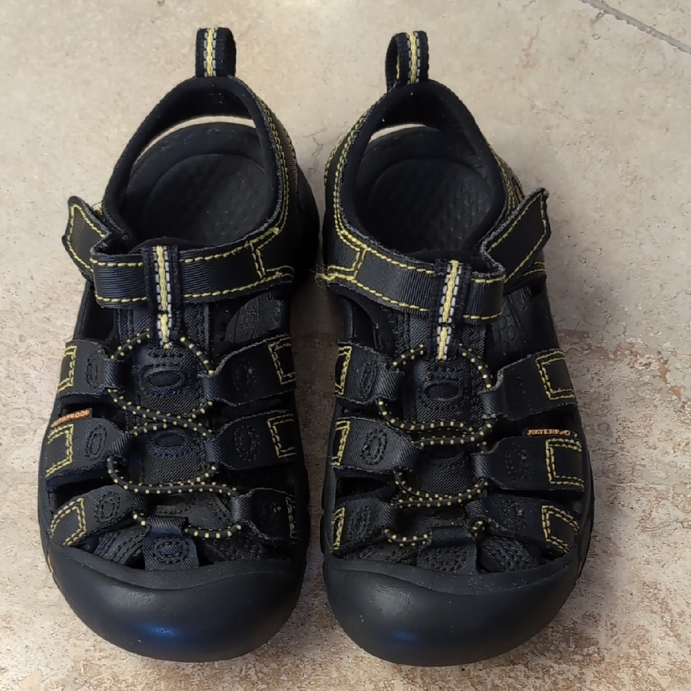 Keen Kids Shoes in Black and Yellow (EU30, 18.5 cm)